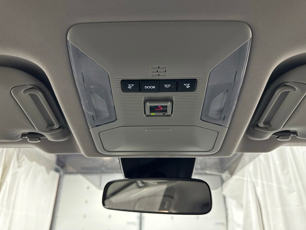 Used 2025 Toyota RAV4 XLE AWD/4WD image 40