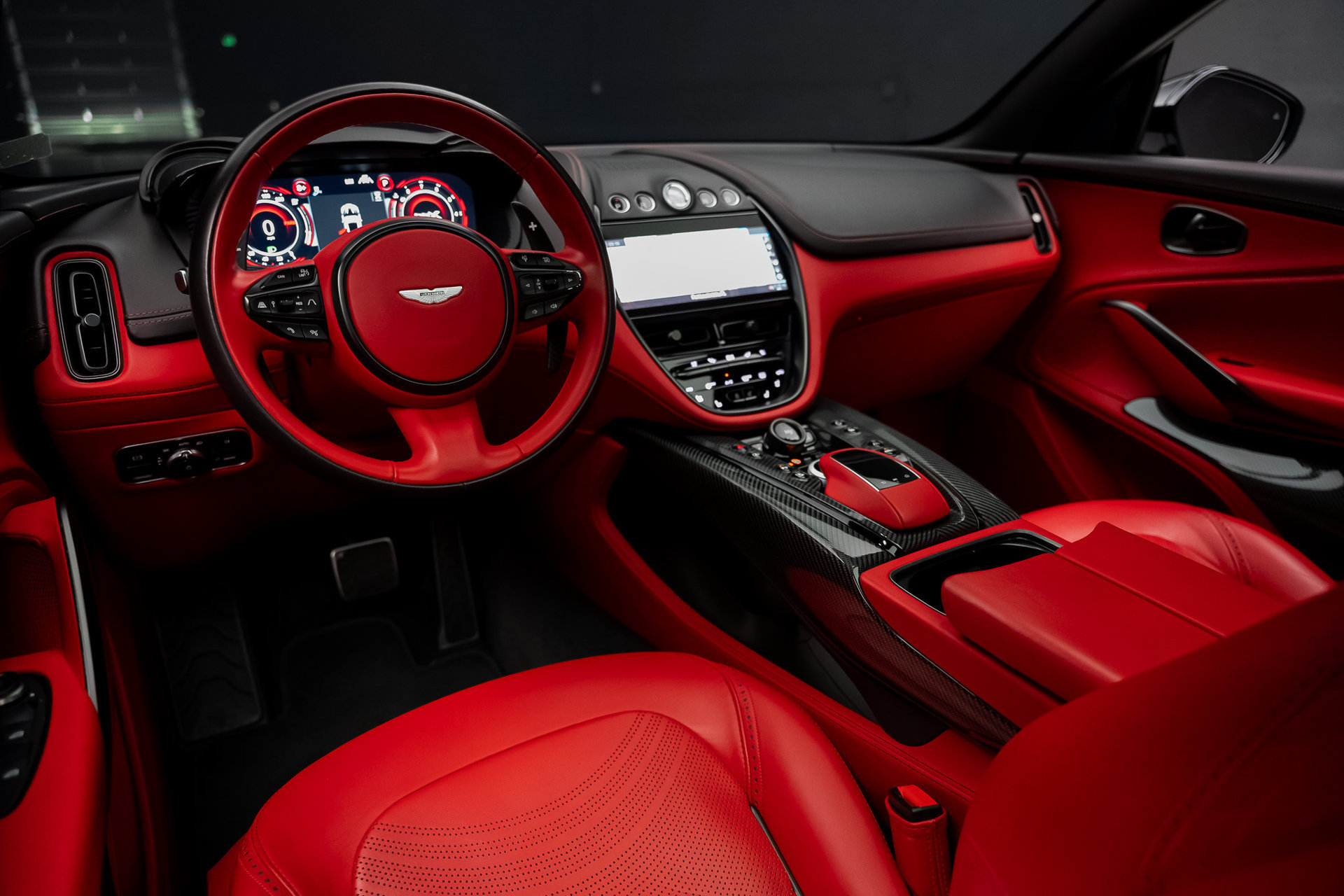 Used 2023 Aston Martin DBX 707 AWD/4WD image 2