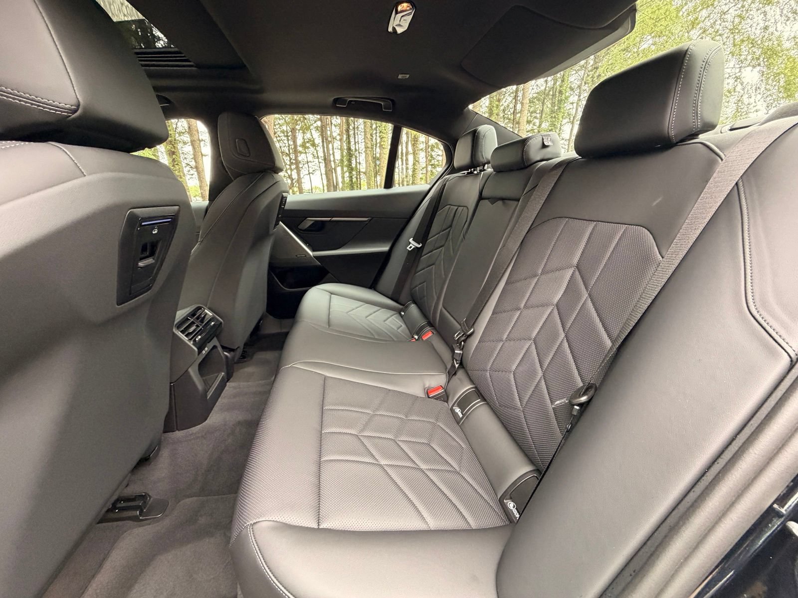 Used 2024 BMW 530i w/ M Sport Package RWD image 14