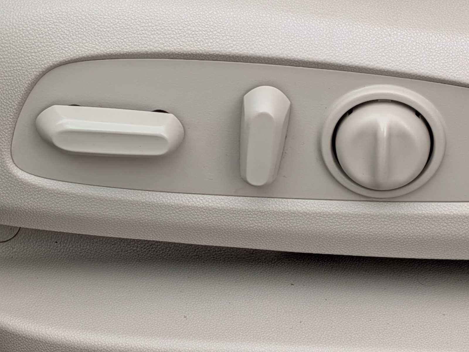 Used 2018 Buick Enclave Essence w/ Trailering Package AWD/4WD image 15