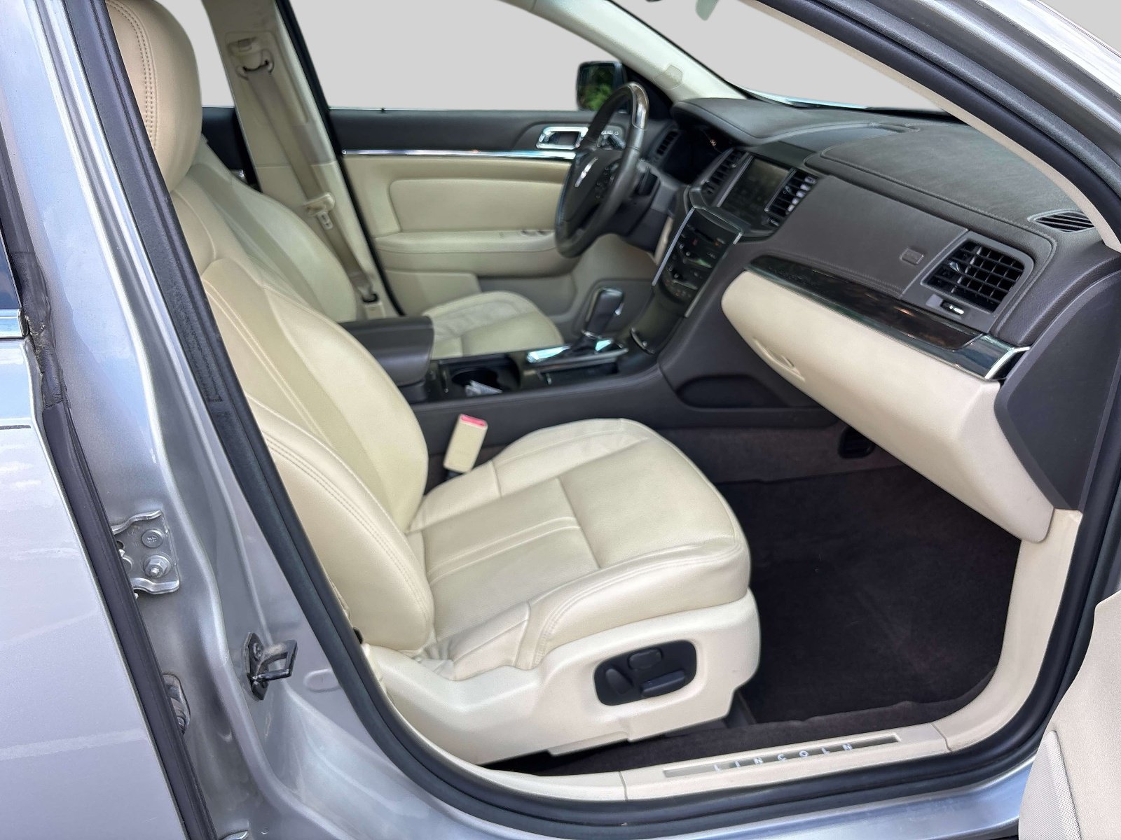 Used 2013 Lincoln MKS FWD image 15