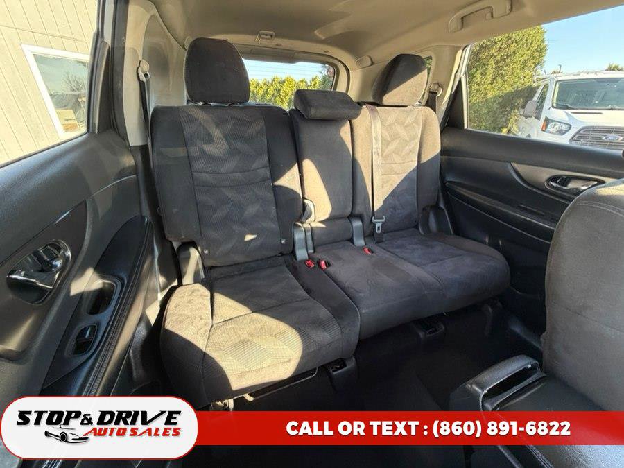Used 2015 Nissan Rogue SV image 16