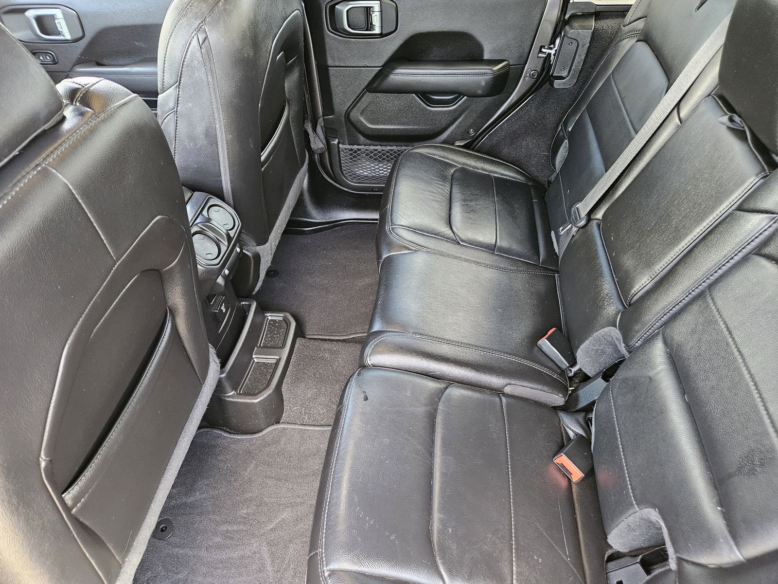 Used 2021 Jeep Wrangler Unlimited Sahara image 32