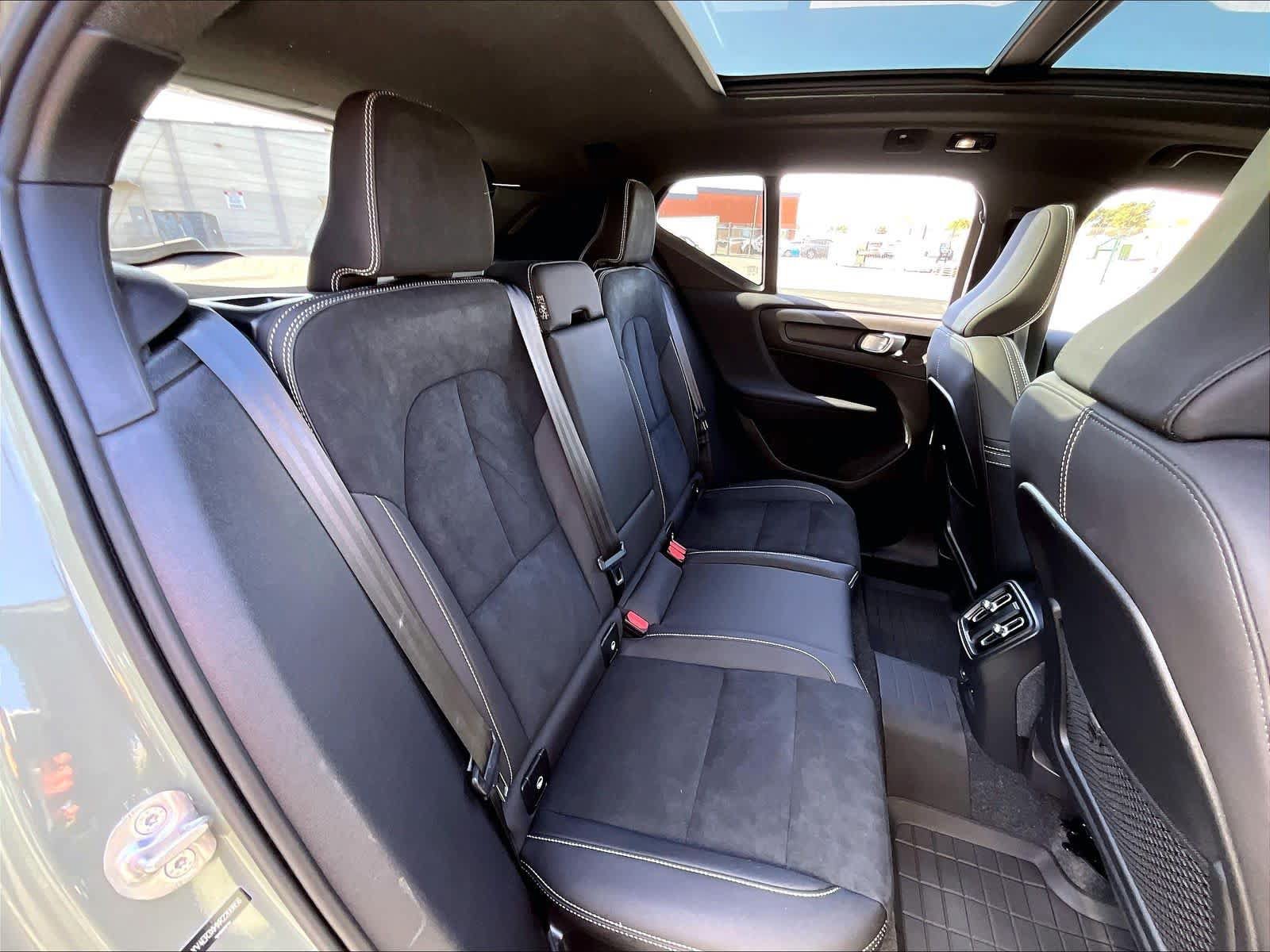 Used 2024 Volvo XC40 Recharge Ultimate w/ Protection Package Premier AWD/4WD image 31