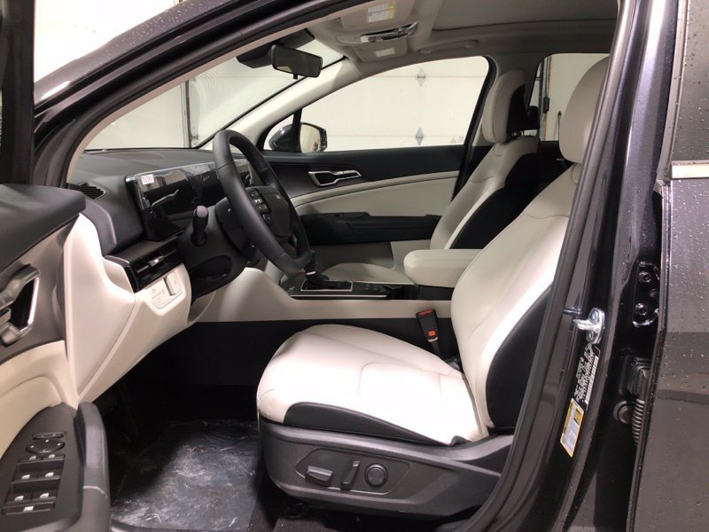 New 2026 Kia Sportage EX w/ EX Panorama Roof Package FWD image 18