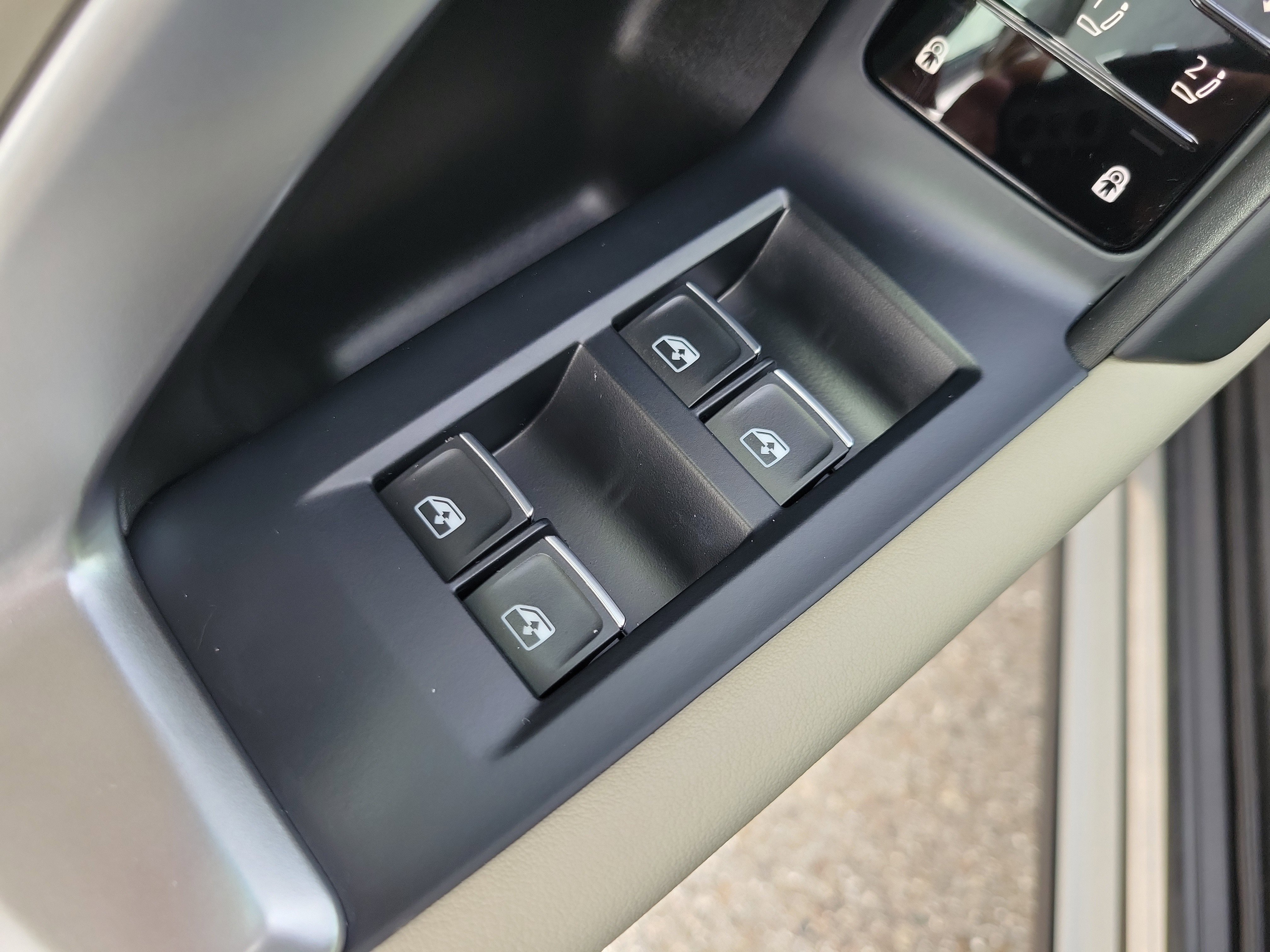 Used 2025 Audi Q5 Premium w/ Convenience Package image 17