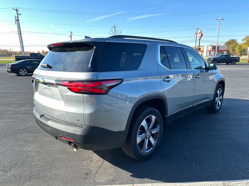 Used 2023 Chevrolet Traverse LT w/ LT Premium Package AWD/4WD image 5