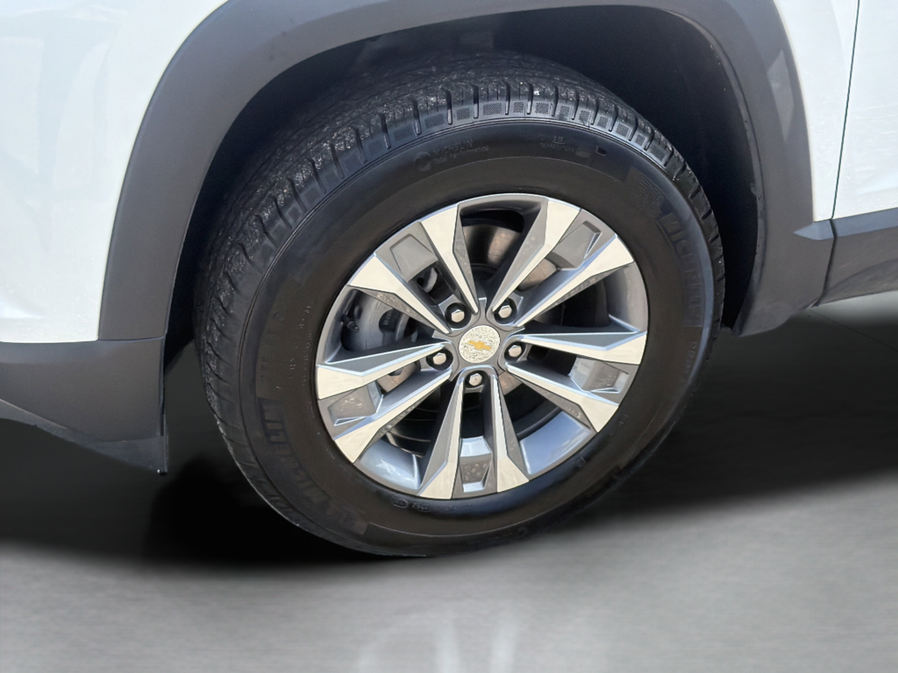 Used 2025 Chevrolet Equinox LT AWD/4WD image 9