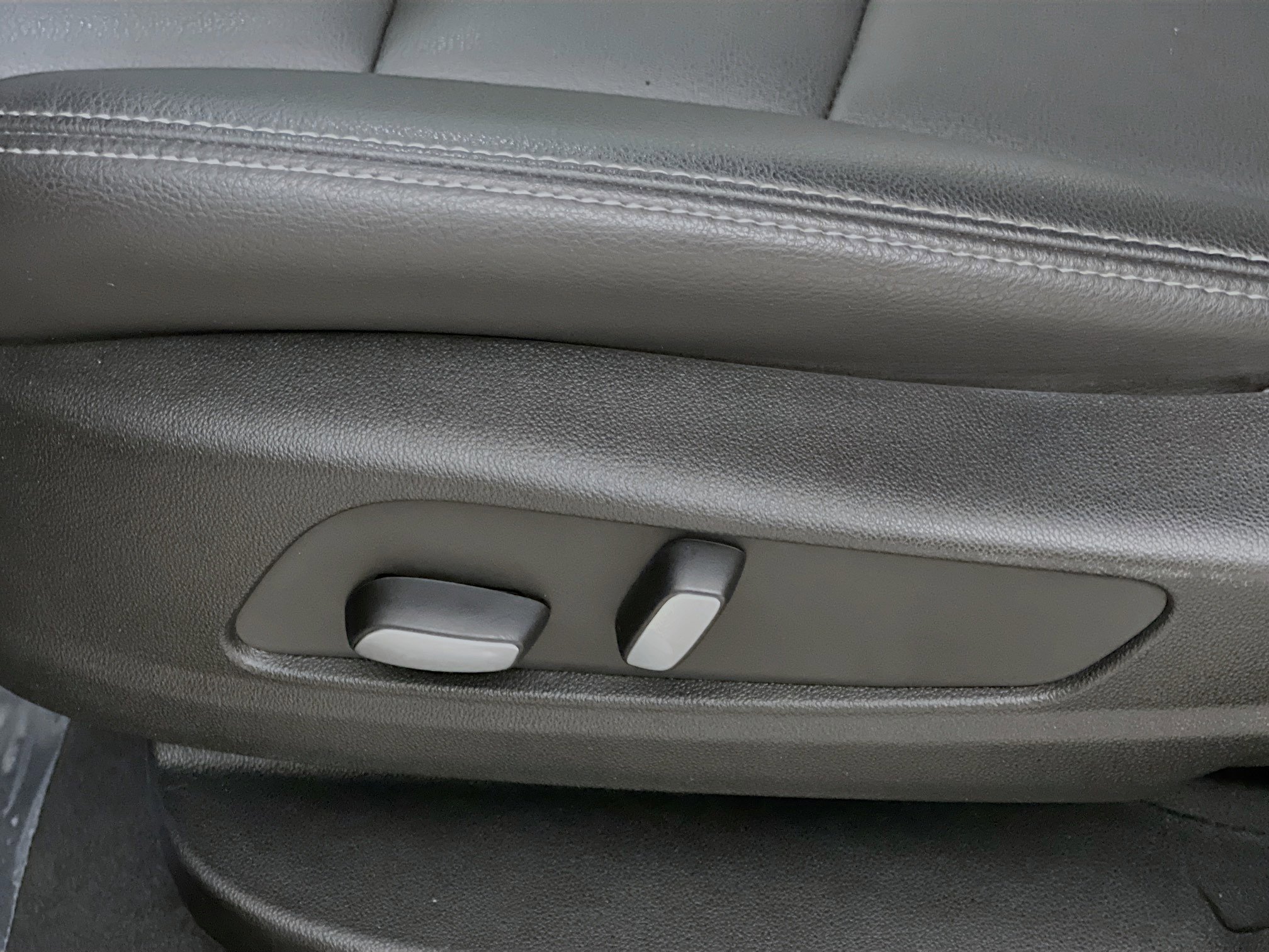 Used 2023 Cadillac XT6 Luxury image 16
