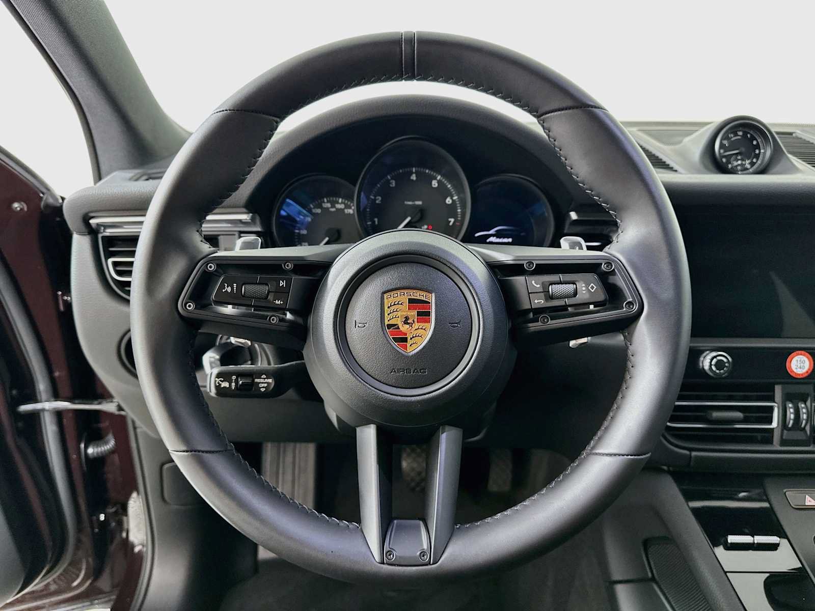 Certified 2026 Porsche Macan AWD/4WD image 14
