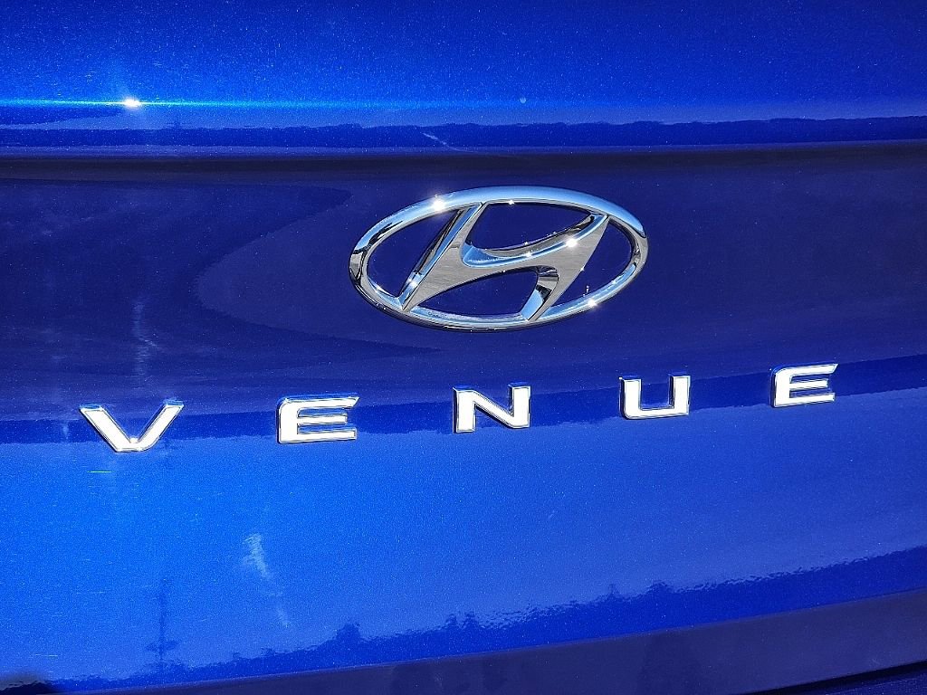 Used 2022 Hyundai Venue SE FWD image 12