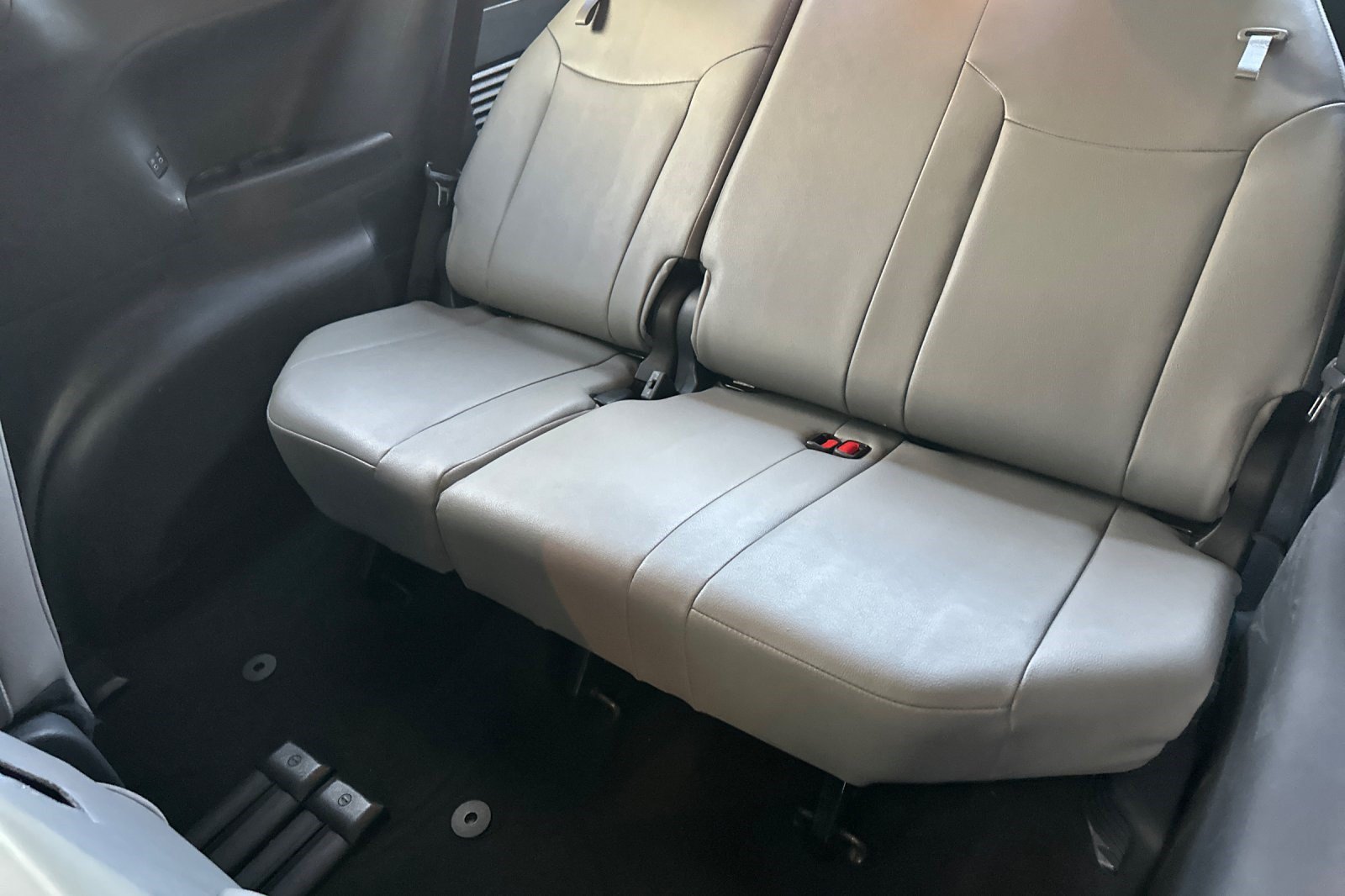 Used 2026 Toyota Sienna XLE FWD image 34