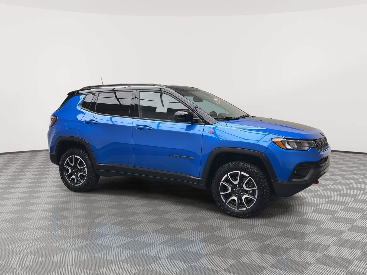 Used 2025 Jeep Compass Trailhawk AWD/4WD image 35