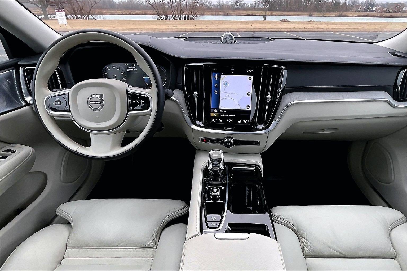 Used 2022 Volvo S60 T8 Inscription image 13