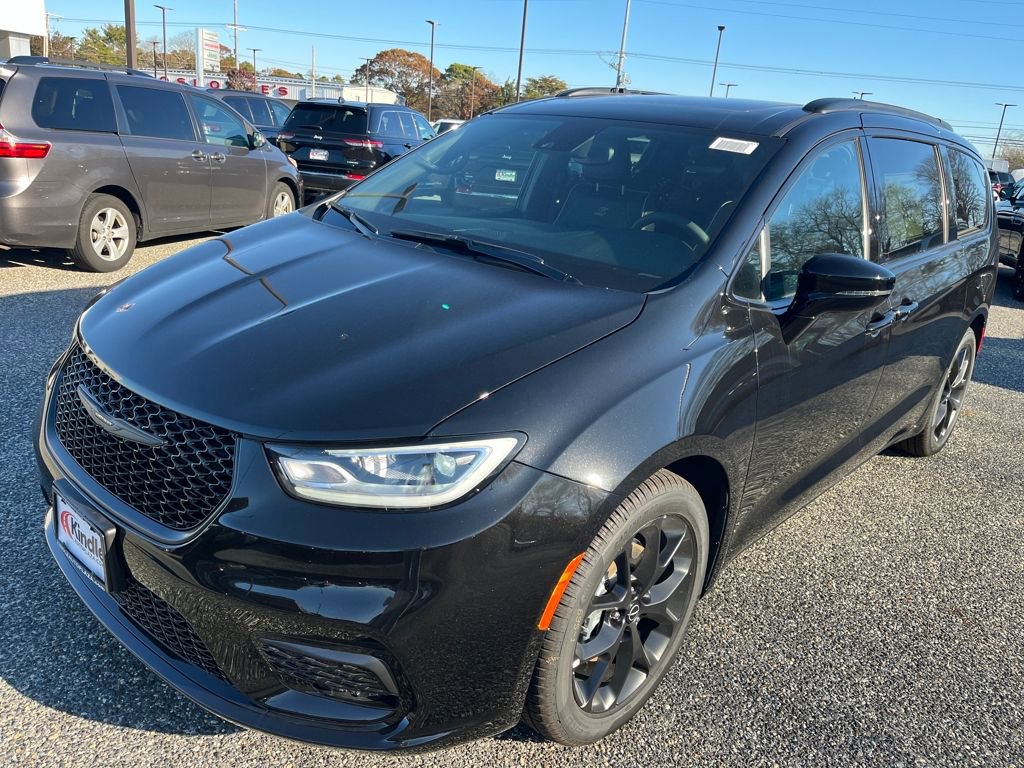 New 2026 Chrysler Pacifica Limited w/ S Appearance Package image 5