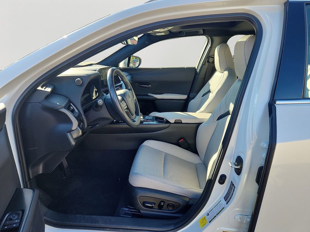 Used 2025 Lexus UX 300h AWD image 14