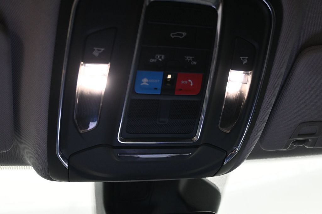 Used 2023 Jeep Grand Cherokee Limited AWD/4WD image 19