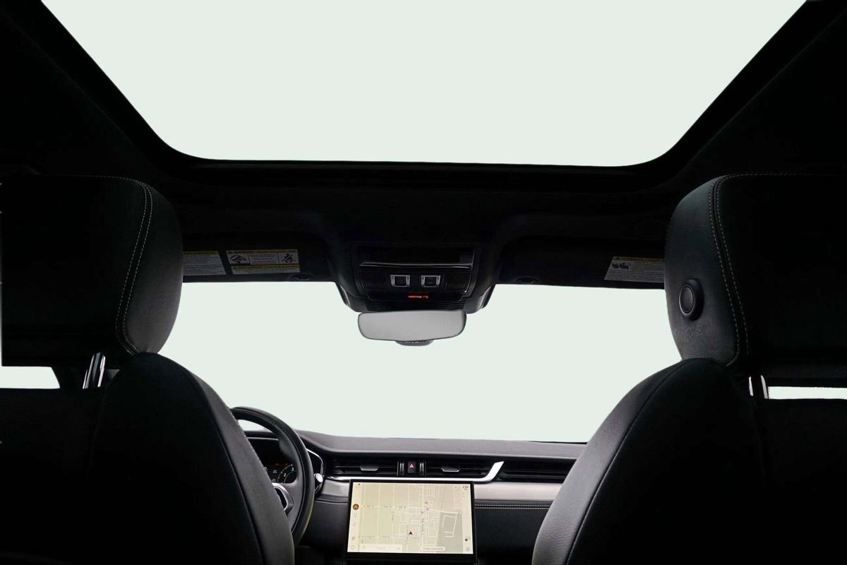 Used 2025 Jaguar F-PACE R-Dynamic S image 29