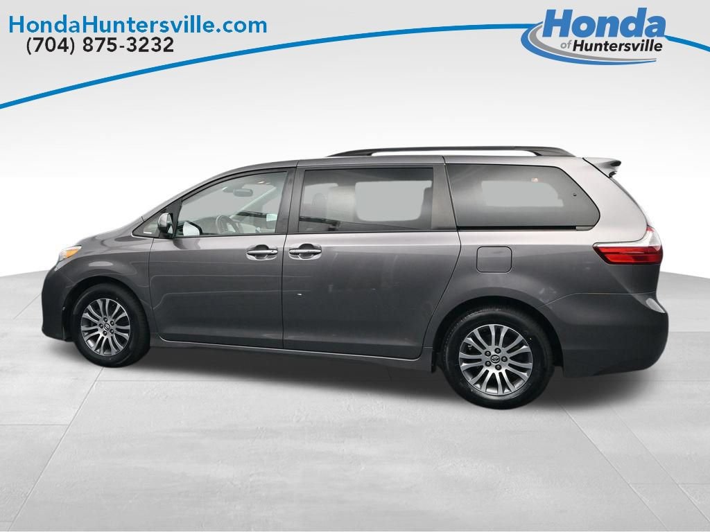 Used 2018 Toyota Sienna XLE w/ XLE Navigation Package FWD image 9