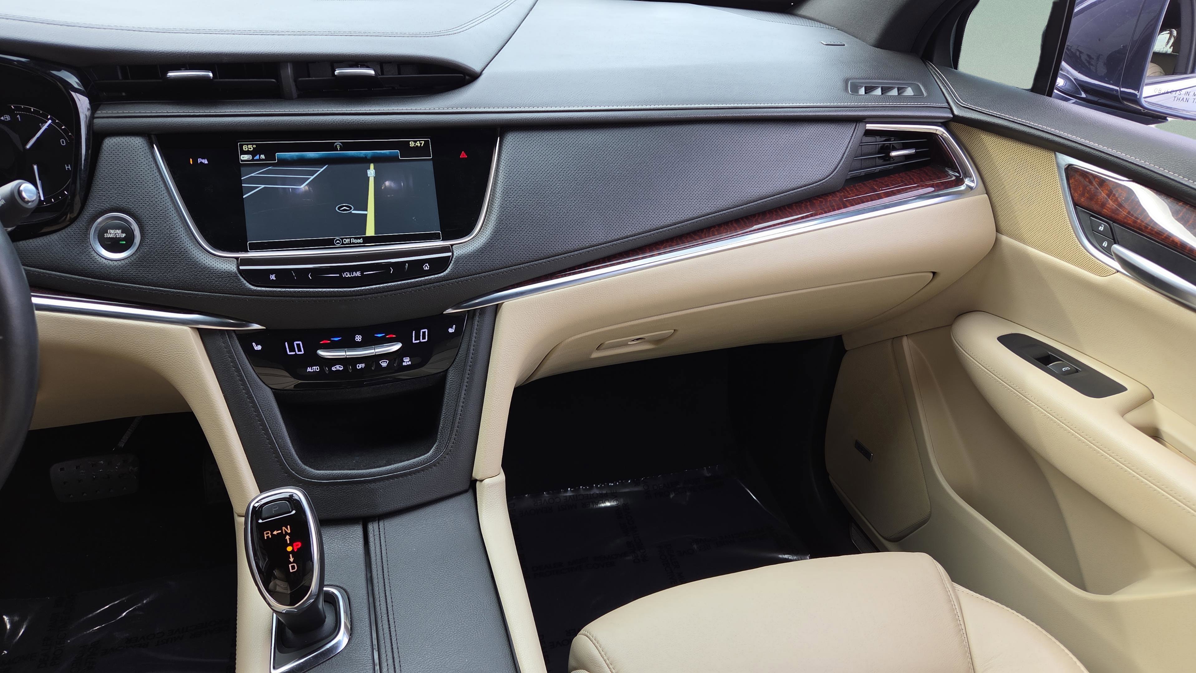 Used 2018 Cadillac XT5 Luxury w/ Driver Awareness Package FWD image 14