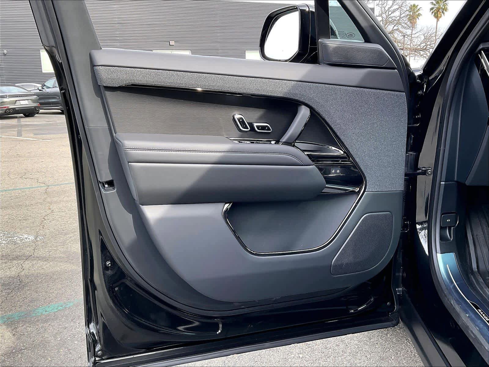 New 2025 Land Rover Range Rover Sport Dynamic SE image 24