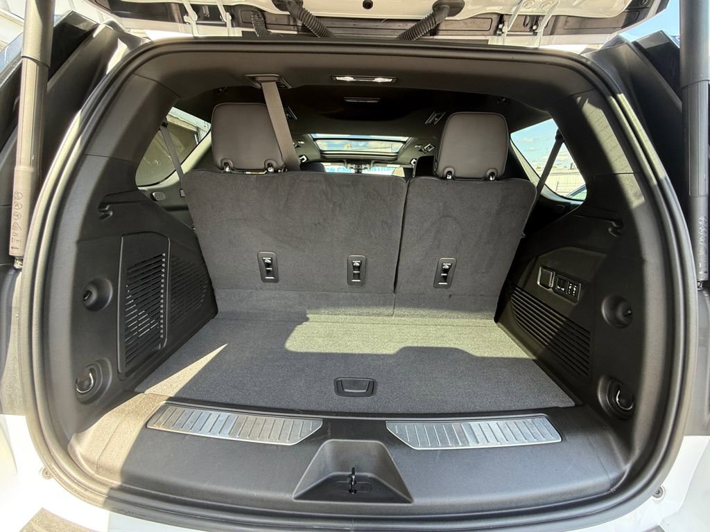 Used 2022 Chevrolet Tahoe RST w/ Luxury Package AWD/4WD image 27