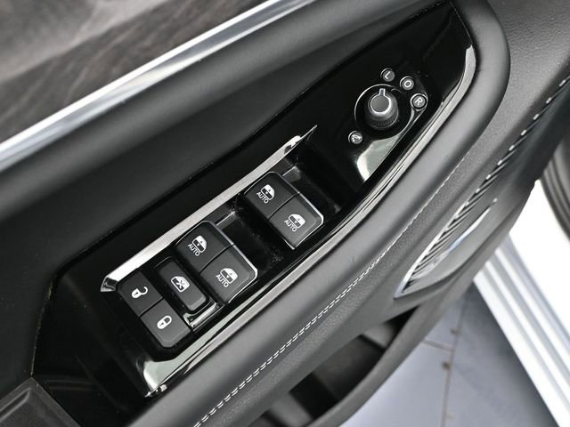 Used 2022 Jeep Grand Cherokee L Overland w/ Advanced Protech Group III image 22