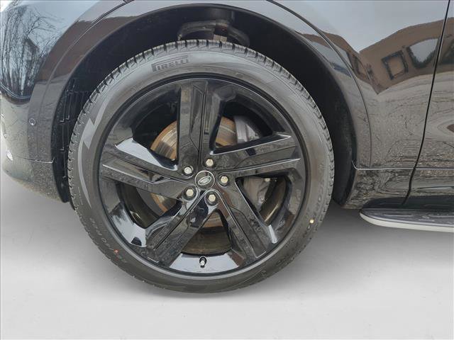 New 2024 Land Rover Discovery Dynamic SE image 14