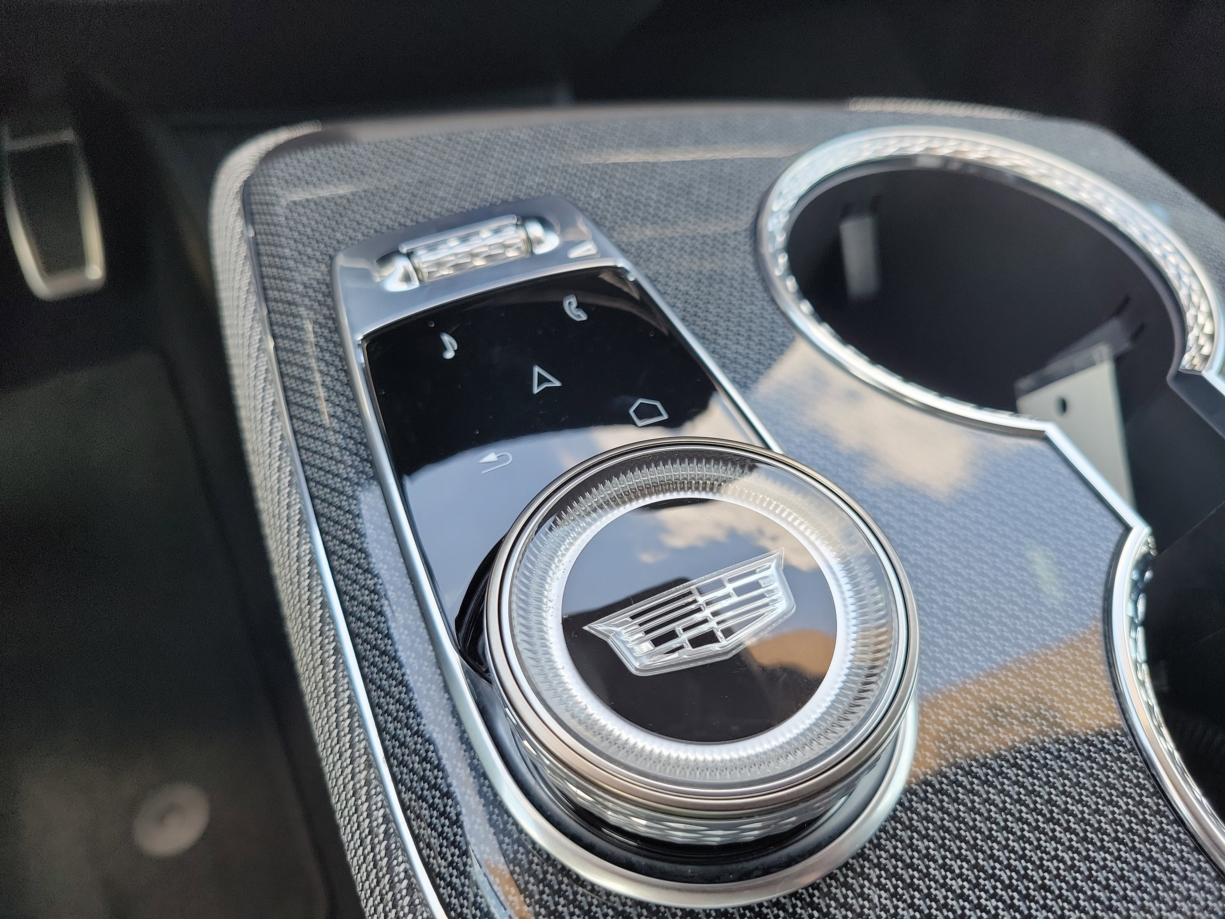 Certified 2025 Cadillac Optiq Sport 2 AWD/4WD image 30