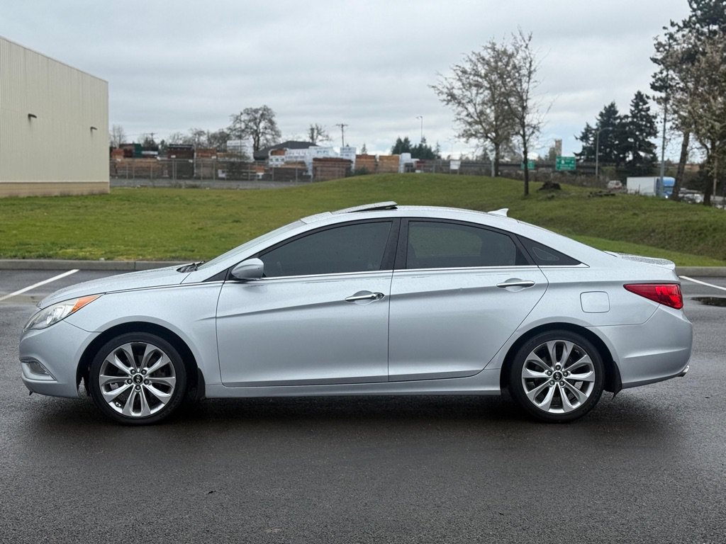 Used 2013 Hyundai Sonata SE w/ Navigation & Sunroof Pkg FWD image 3