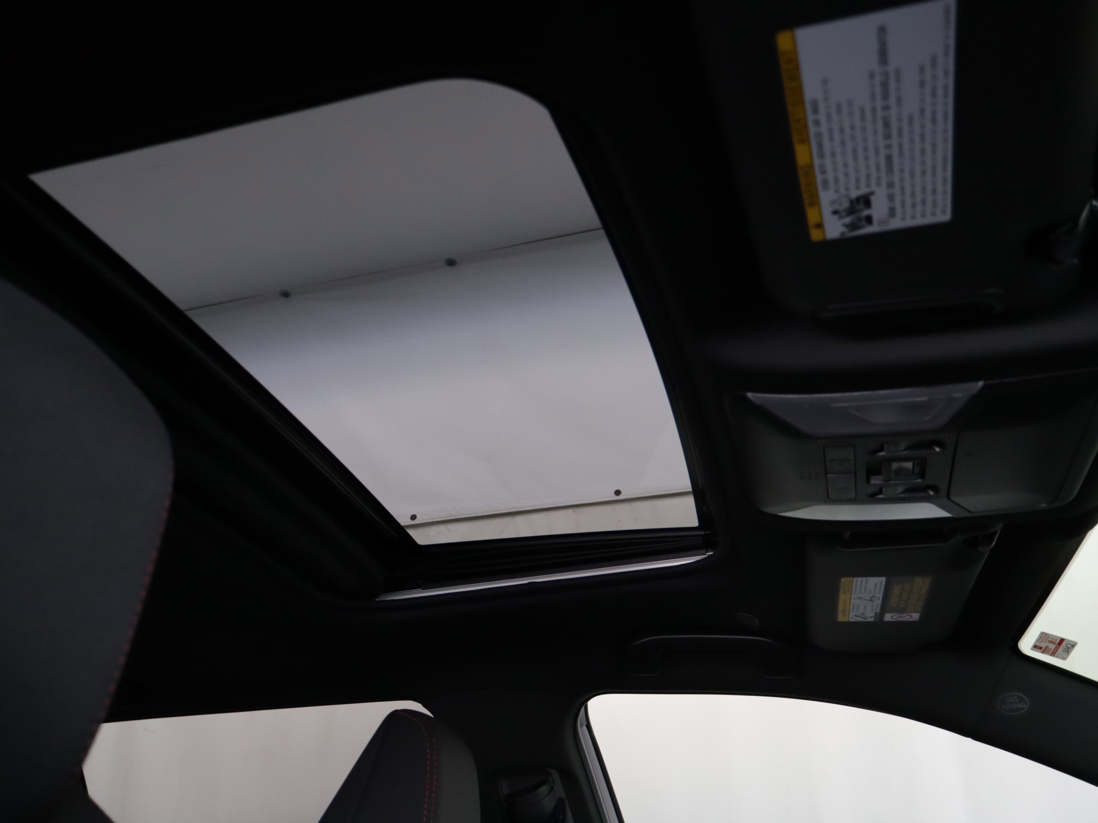 Used 2025 Toyota RAV4 SE image 3