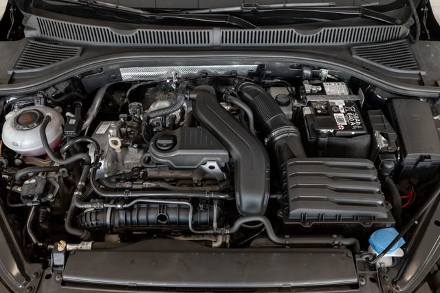 Used 2025 Volkswagen Jetta Sport image 3