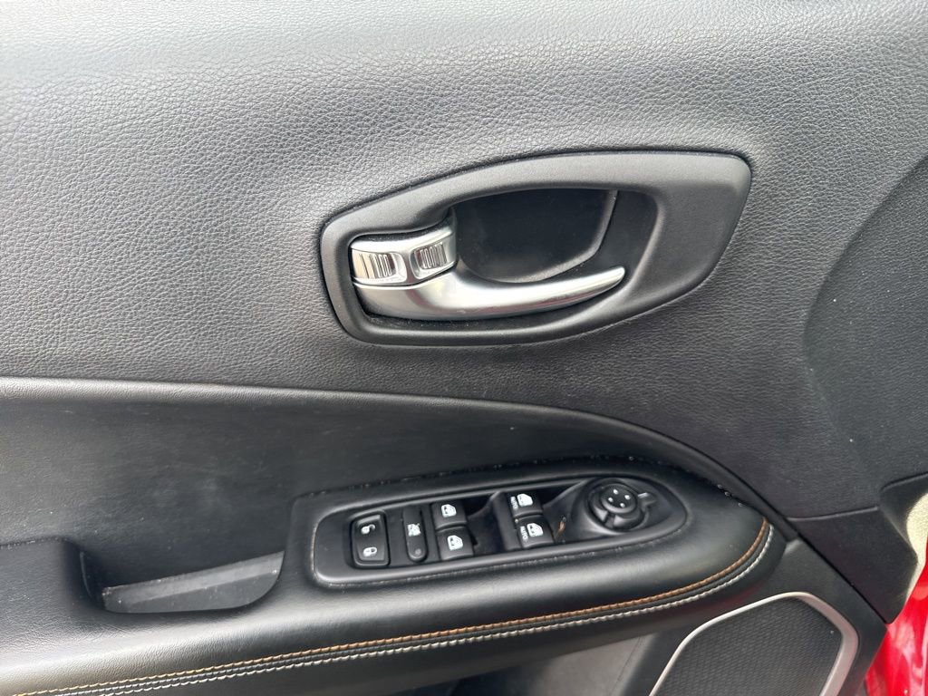 Used 2020 Jeep Compass Latitude w/ Cold Weather Group AWD/4WD image 9