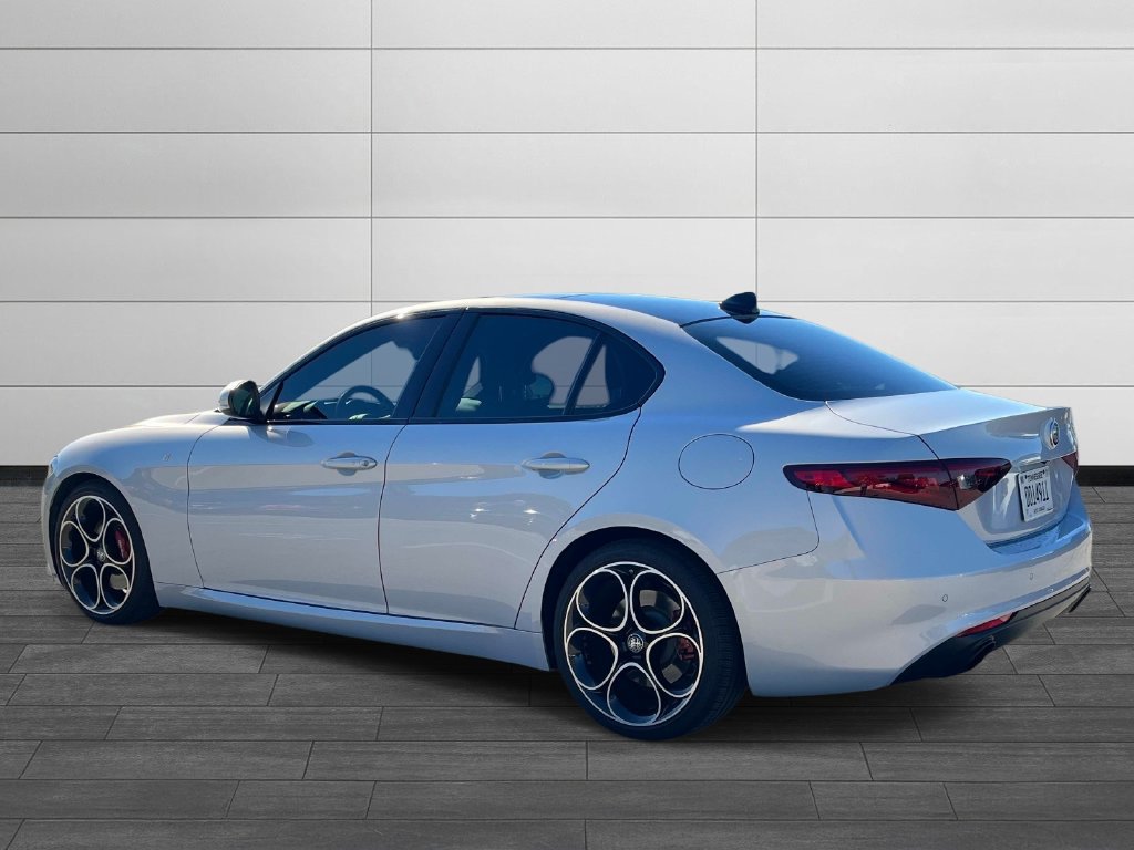 Used 2022 Alfa Romeo Giulia Ti RWD image 3