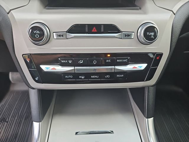 Used 2023 Ford Explorer XLT w/ Equipment Group 202A image 30