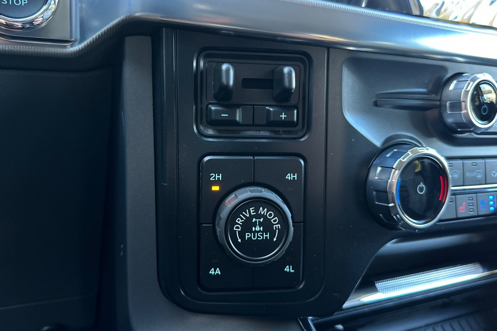 New 2025 Ford F150 Lariat w/ Equipment Group 502A High image 27