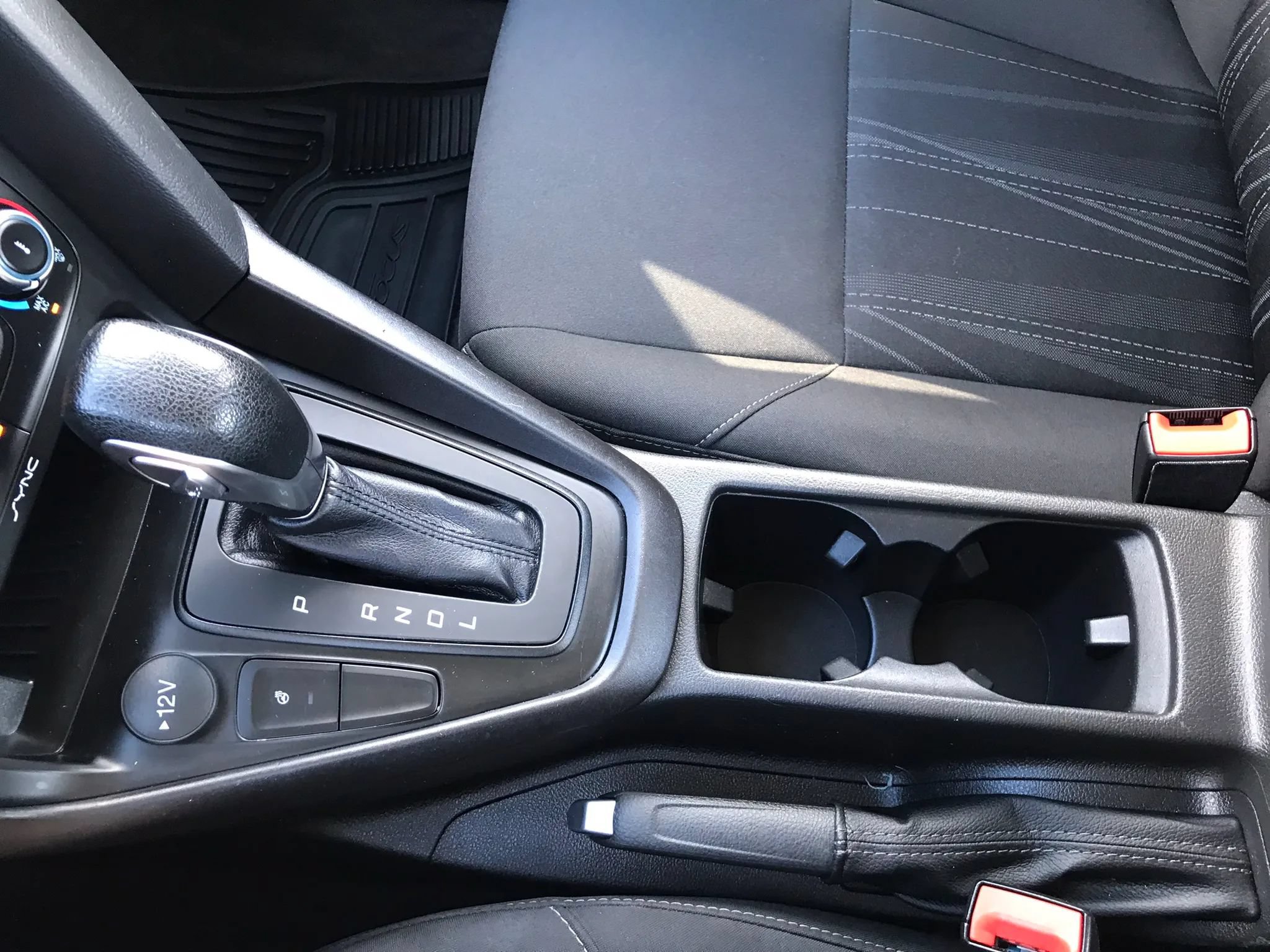 Used 2018 Ford Focus SE w/ SE Appearance Package FWD image 26