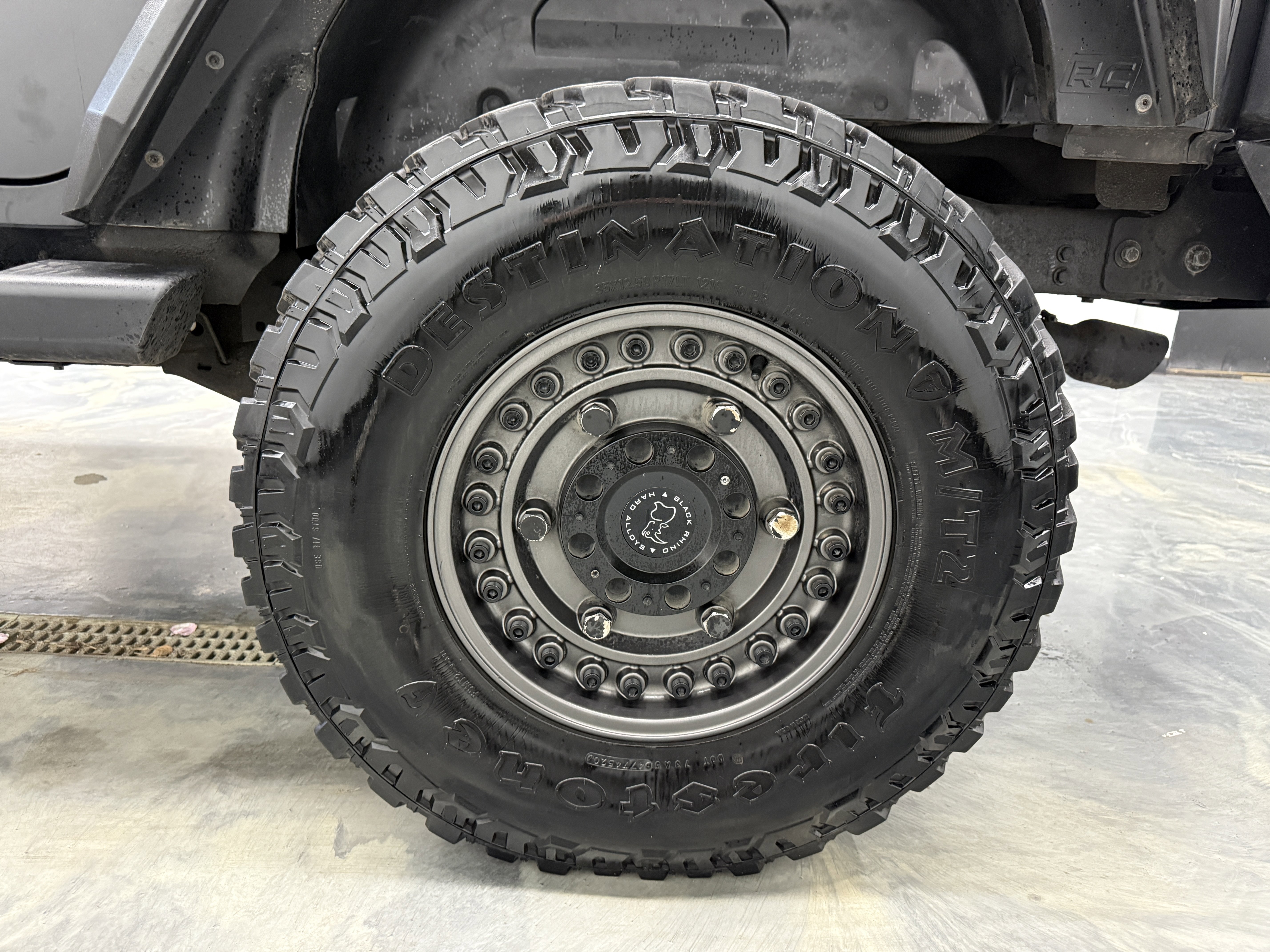 Used 2016 Jeep Wrangler Unlimited Sahara w/ Connectivity Group image 28