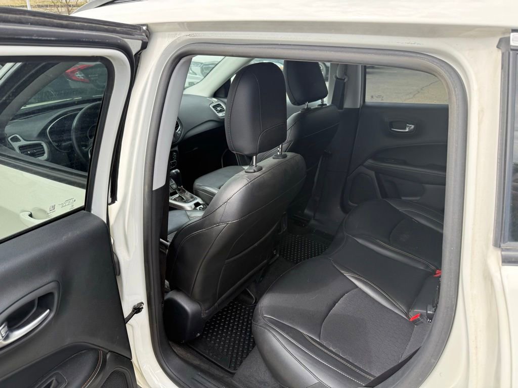 Used 2019 Jeep Compass Latitude w/ Cold Weather Group AWD/4WD image 6
