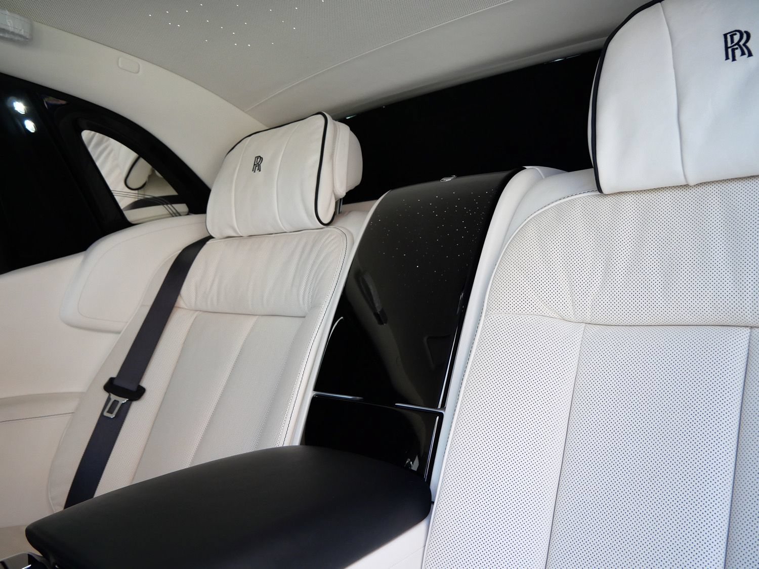 Used 2022 Rolls-Royce Phantom Extended Wheelbase w/ The Phantom Package RWD image 27
