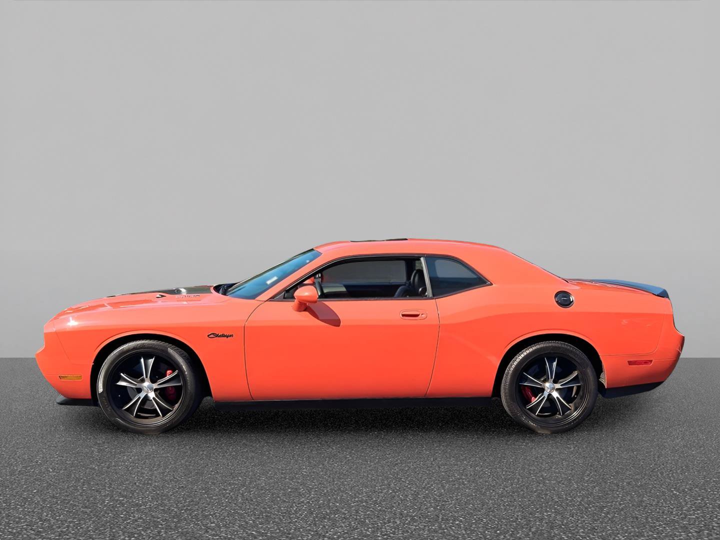 Used 2009 Dodge Challenger SRT8 w/ SRT Option Group II RWD image 3