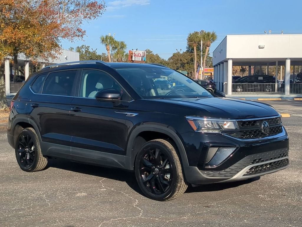 Used 2024 Volkswagen Taos SE image 2
