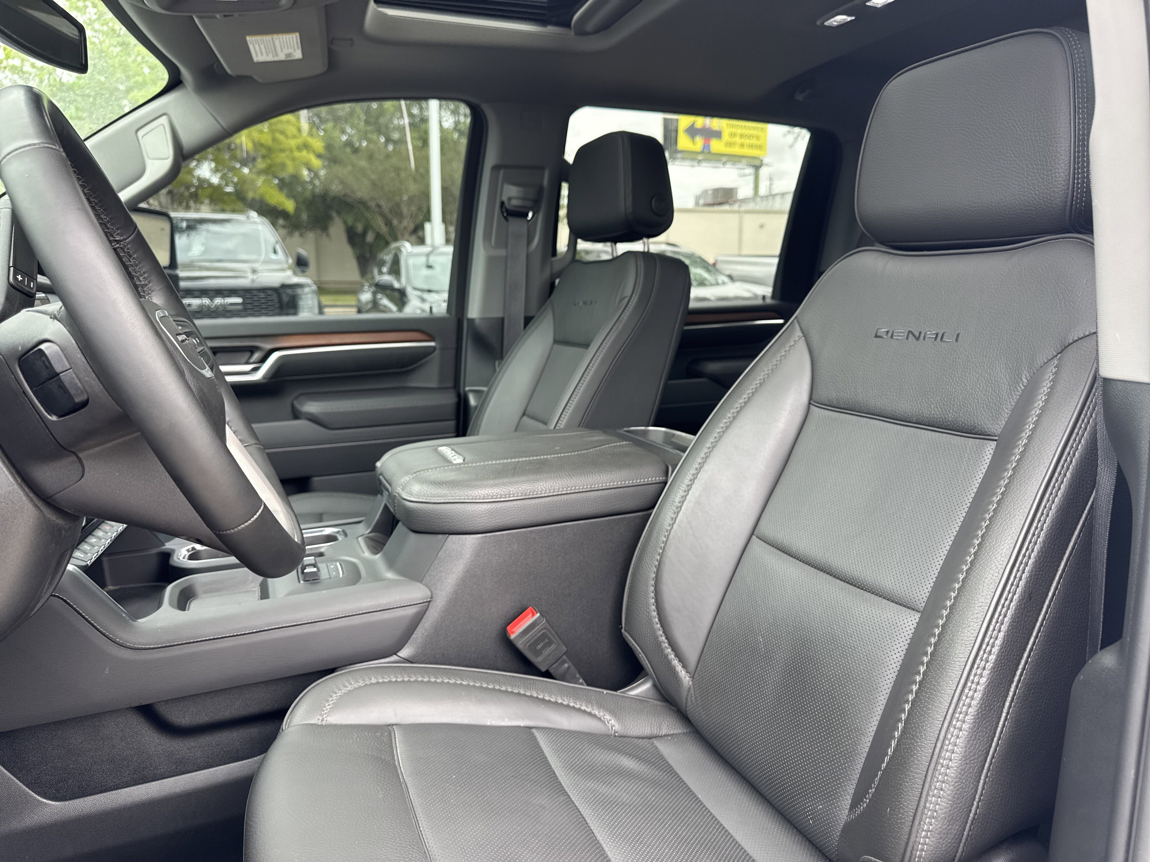 Used 2025 GMC Sierra 3500 Denali image 6