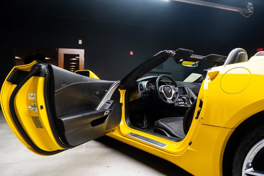 Used 2015 Chevrolet Corvette Stingray Convertible w/ 3LT Preferred Equipment Group RWD image 27
