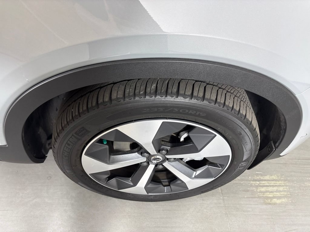 Used 2026 Volvo XC40 B5 Plus AWD/4WD image 11