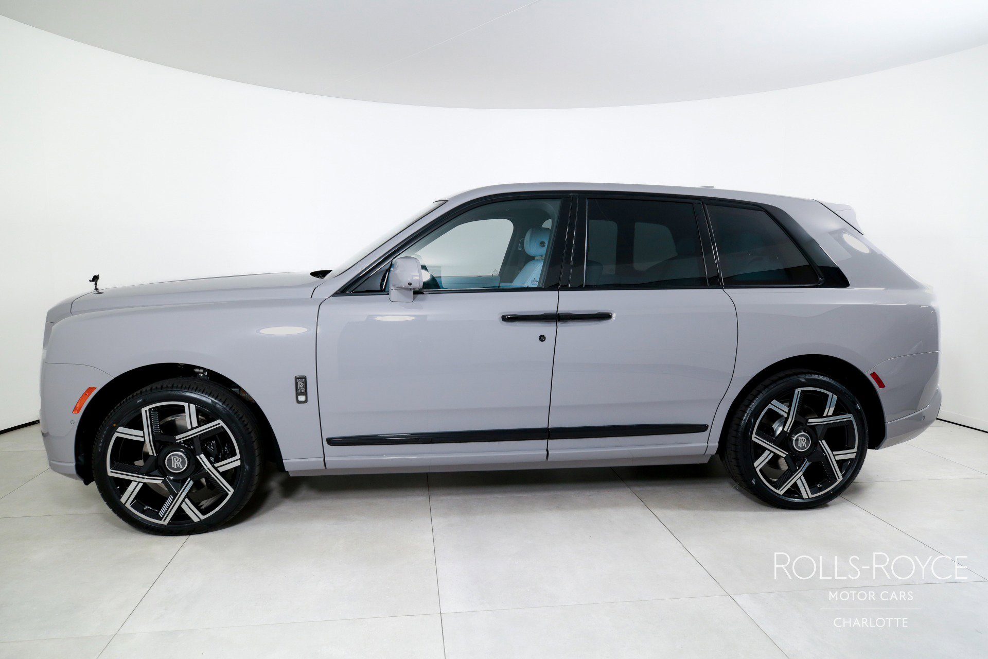 New 2027 Rolls-Royce Cullinan Black Badge AWD/4WD image 3