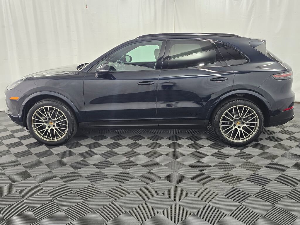 Certified 2023 Porsche Cayenne Platinum Edition AWD/4WD image 2