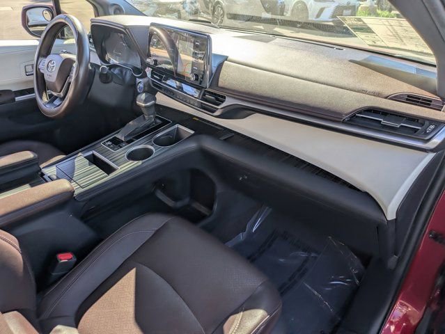 Used 2021 Toyota Sienna Platinum image 34