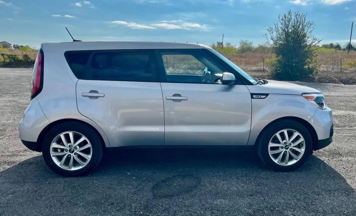 Used 2018 Kia Soul + image 12
