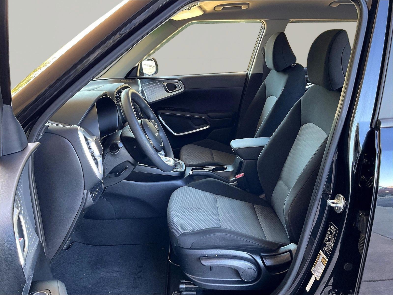 Used 2023 Kia Soul LX w/ LX Technology Package FWD image 19